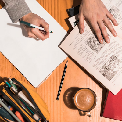 The Literary Essay as an Artistic Form of Reflection and Style
