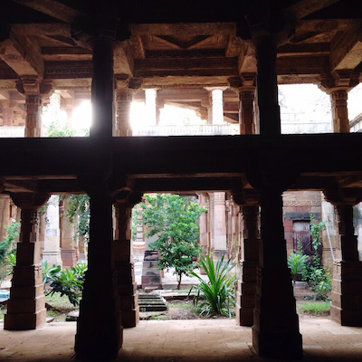 Vernacular Architecture: Cultural Roots and Local Construction Wisdom